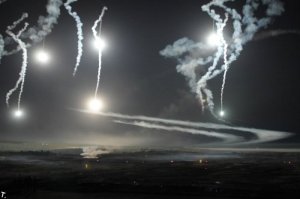 Славянск - зенитки стреляют в воздух