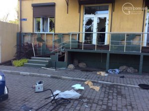 В Мариуполе разгромили офис Петра Порошенко (фото)