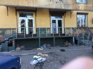 В Мариуполе разгромили офис Петра Порошенко (фото)