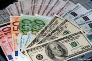 На межбанке гривна опустилась до 12 за доллар