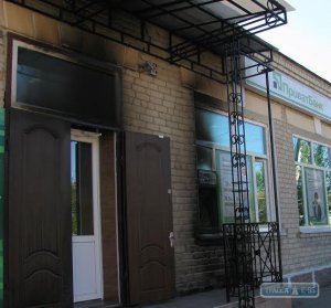 Неизвестные подожгли "Приватбанк" в Ананьеве Одесской области (фото)