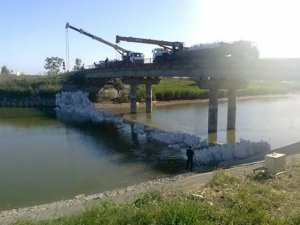 Украина строит дамбу, чтобы совсем оставить Крым без воды