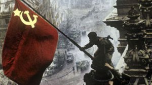 Россия победила нацистов, а сегодня США их возрождают