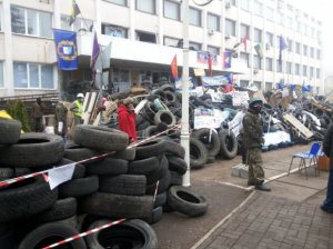 МОЛНИЯ: мариупольский горсовет штурмует Нацгвардия