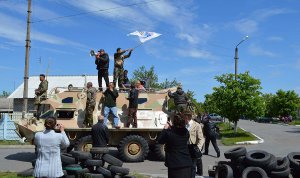 Ополчение Славянска обзавелось современной бронетехникой (видео)
