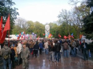 В Харькове развернули гигантскую георгиевскую ленту