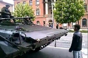 Люди против Армии! 09.05.2014 Мариуполь