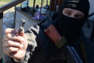 На окраине Славянска слышна стрельба из автоматического оружия, применена артиллерия