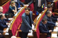 "Правая рука" Яценюка голосует в Раде за пятерых
