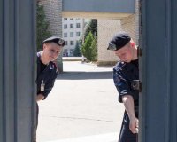 Бойцы Беркута и армии Юго-Востока взяли под контроль Луганский Университет МВД (видео)