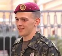 Солдат, упавший на инаугурации Порошенко, дал интервью