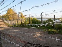 Киев отгораживается от Крыма колючей проволокой, БМП и танками