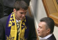 На украине цены и тарифы ростут, идет война, кровь льется рекой, а тем временем... Януковичи покупают крупный российский банк