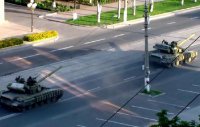 Подкрепление прибыло: в Луганск вошло несколько больших колонн техники ополченцев: танки, Грады, пушки, БМП и грузовики