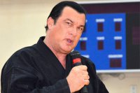 Стивен Сигал споет в Севастополе гимн Донецкой Народной Республики