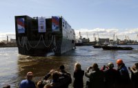 Олланд: Франция поставит России первый "Мистраль" в срок