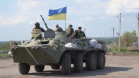 Жены украинских военных перекрыли международную трассу