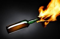 В Киеве кинули "коктейль Молотова" в офис телеканала "112 Украина"