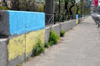 Зато покрасили весь город в жовто-блакытнэ дерьмо...