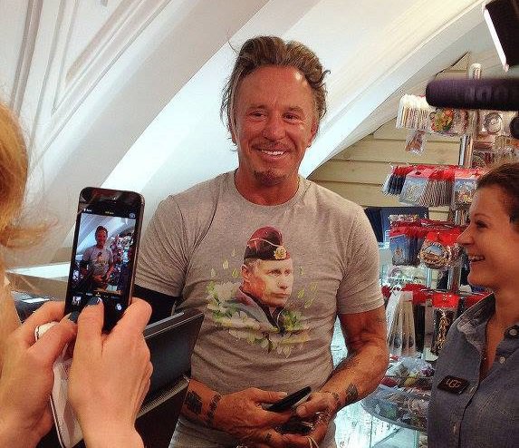 Микки Рурк попросил похоронить его на Украине