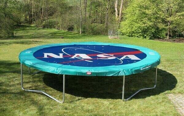 Батут им в помощь: В НАСА пожаловались на дорогую доставку грузов и экипажей на МКС