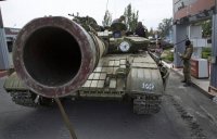 Как ополченцы танк вражеский по полю гоняли