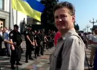 К Верховной Раде принесли гильотину, охране впервые с февраля раздали автоматы