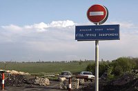 Украинские пограничники укрепляют границу рвом