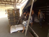 В Луганске начали раздавать российские продукты и лекарства