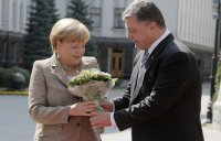 Порошенко назвал Меркель "другом и адвокатом Украины"