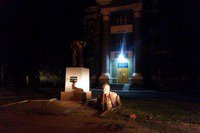 Фашисты в Харькове спилили памятник Ленину