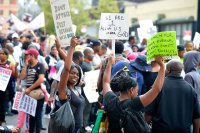 Около американского города Фергюсон арестовано не менее 30 человек за попытку перекрыть федеральную трассу