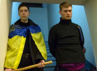 В Харькове сторонники евромайдана закидали яйцами антивоенный митинг