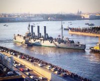 Крейсер "Аврора" покинул место стоянки и отправился на ремонт в Кронштадт