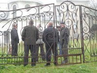 Сторонники филаретовского патриархата избивают священников РПЦ и захватывают храмы