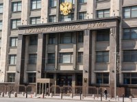 Дума намерена обязать банки работать через национальную платежную систему