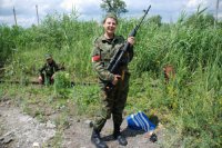 Девушка-снайпер из Белоруссии подняла неудобные вопросы на митинге в Москве