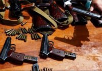 Из Дебальцево вывозят табельное оружие милиции, — МВД