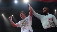 Российский боксер Поветкин победил Такама и стал чемпионом WBC Silver