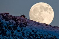 Пока в США взрываются ракеты, Китай облетел Луну