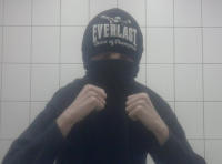 Хотите глянуть что скрывается под маской бравого диванного бойца?