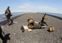 Ополченцев в аэропорт Донецка пропустил сотрудник СБУ. (Видео)