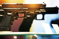 У нас теперь, как в США: россиянам разрешили носить оружие «в целях самообороны»