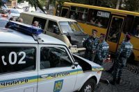 Во Львове убили милиционера. Девушка в вышиванке фотографировала убийство