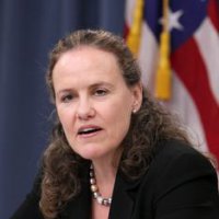 На пост министра обороны США претендует женщина