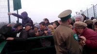 Украiна цэ Эвропа: Украинцы устроили страшную давку на переходе «Шегини» на границе с Польшей