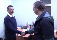 Охлобыстин у Стрелкова. Награждение героев. Дети играют в Моторолу.