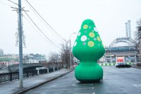 Елку с уголовными делами Навального установили на Болотной площади