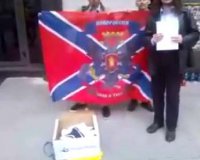 Поляки отправили Порошенко посылку с окровавленными детскими вещами