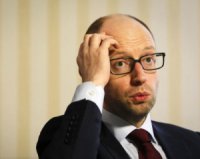 Снова соврал? Яценюк забыл, как обещал не отключать свет и просит теперь делать это равномерно